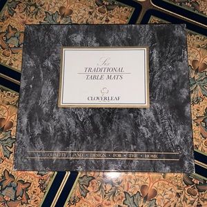 Cloverleaf 6 Traditional TableMats Floral Design